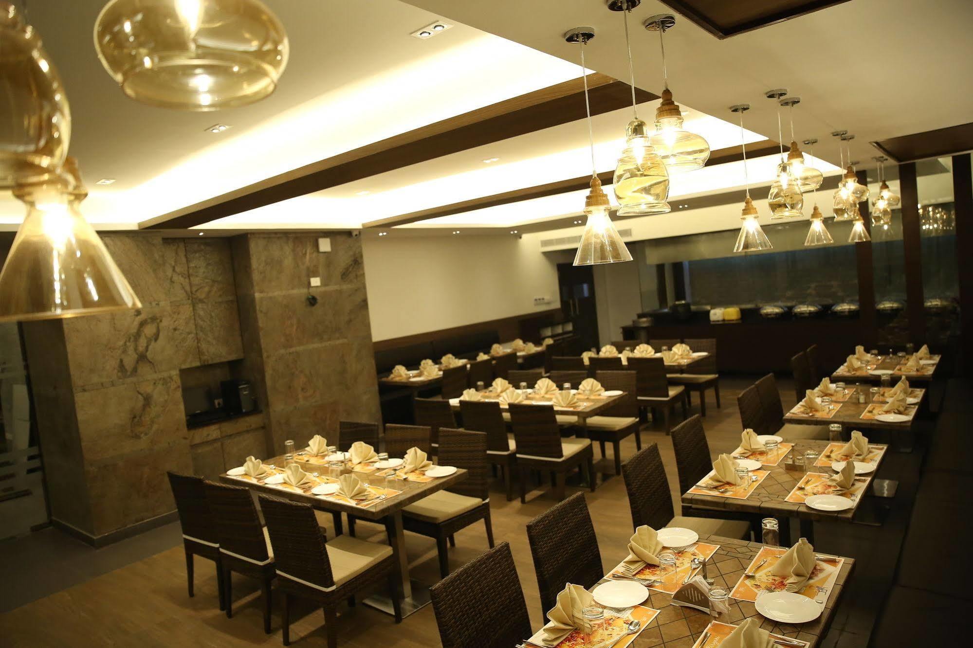 คานนา เฟียสตา Hotel ฮอร์นีเบ็ชวา ภายนอก รูปภาพ