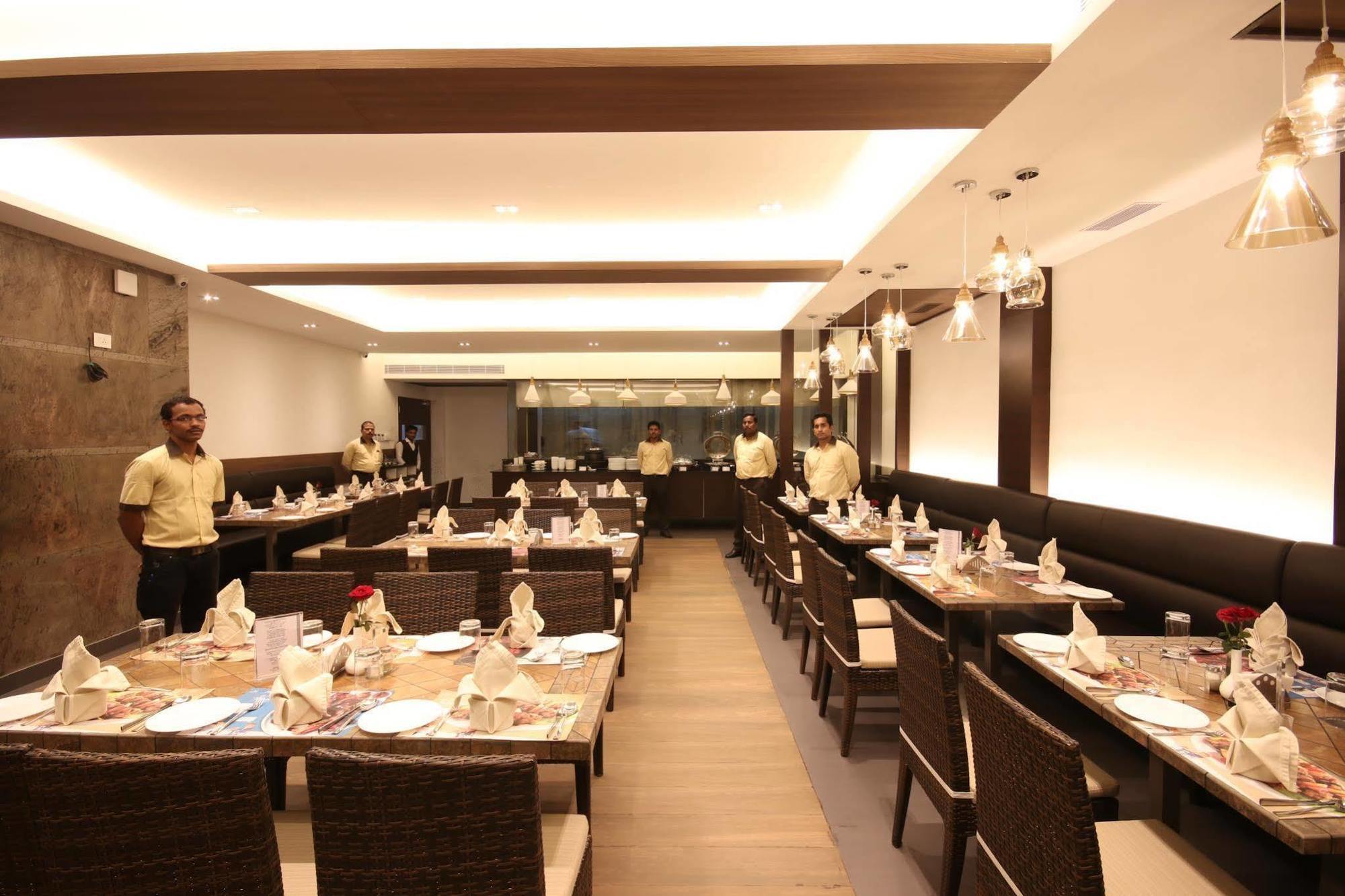 คานนา เฟียสตา Hotel ฮอร์นีเบ็ชวา ภายนอก รูปภาพ